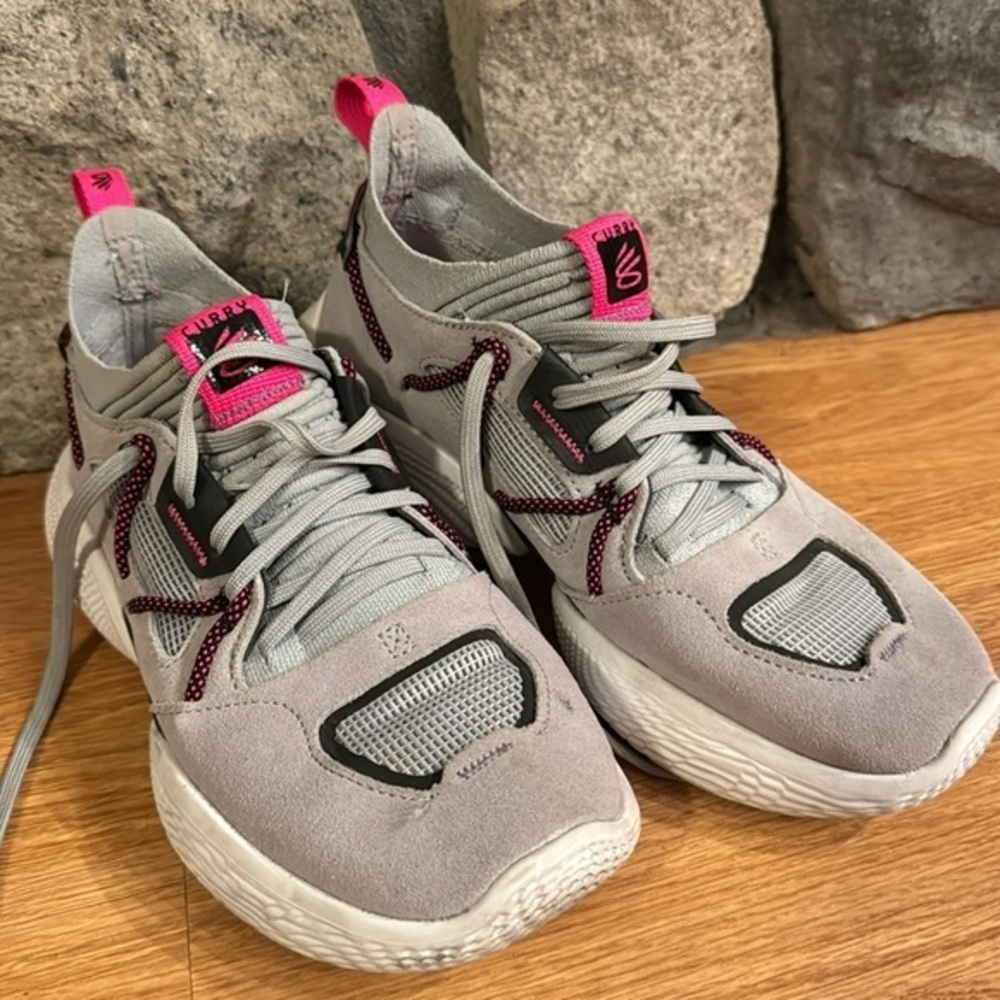 Under Armour Steph Curry Basketball Shoe‎ Men's 6.5 women’s 8